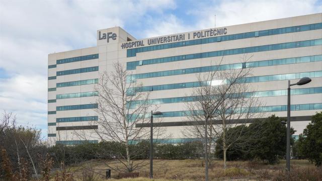 La fachada del hospital La Fe de Valencia en una foto de archivo.