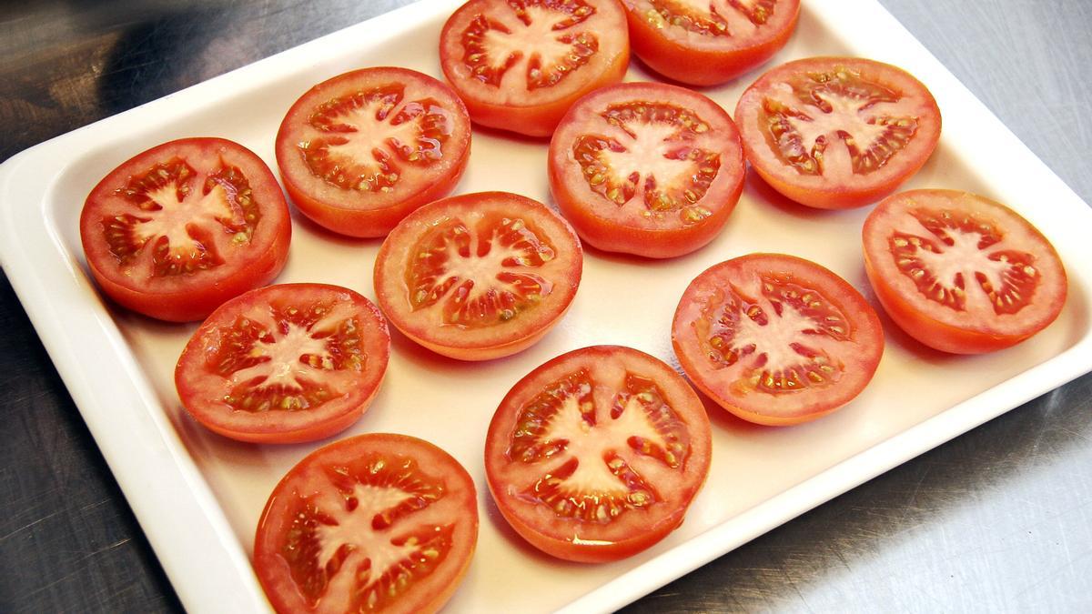 Tomate cortado en rodajas.