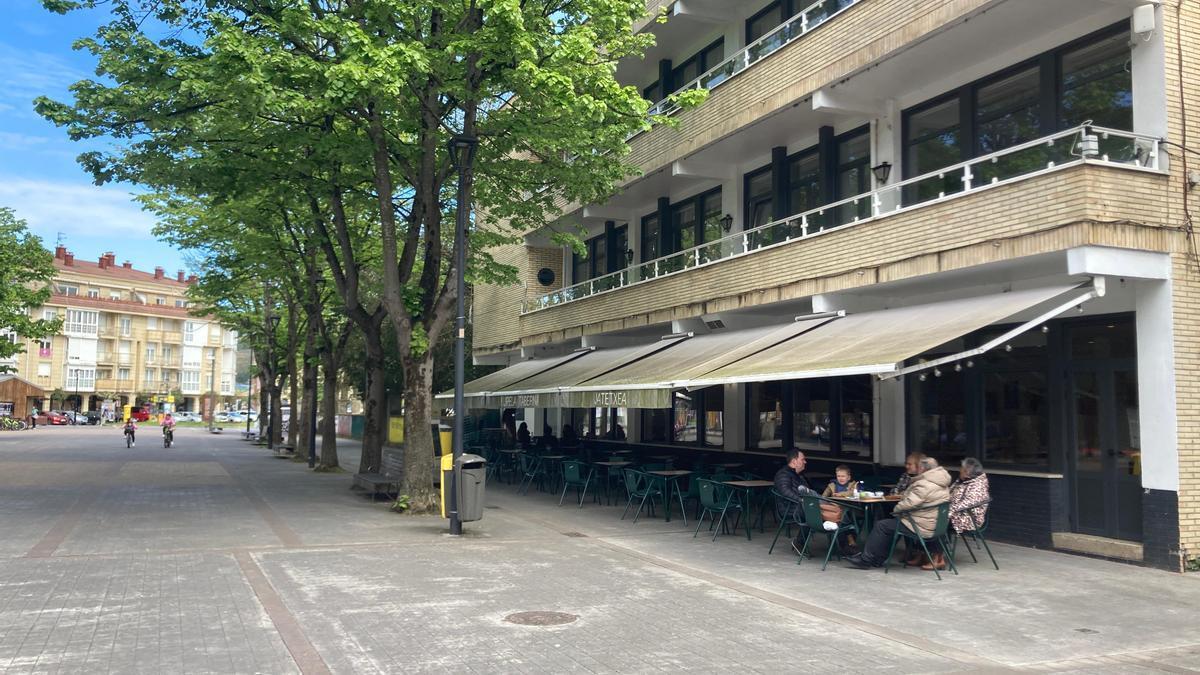 La terraza del Hogar de Zumaia este jueves.