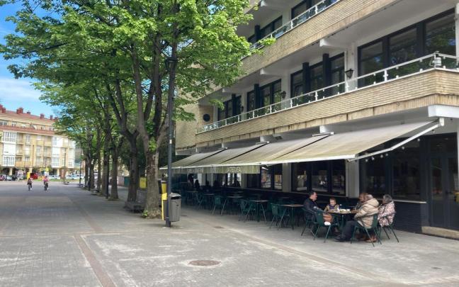 La terraza del Hogar de Zumaia este jueves. / Pedro Amundarain La terraza del Hogar de Zumaia este jueves.