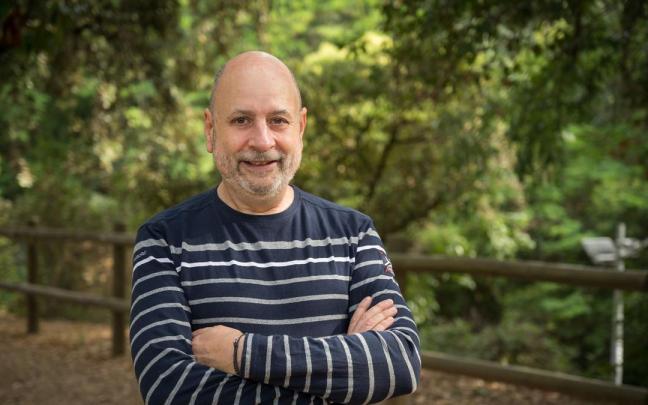 Josep Guarch combina la astrología, la homeopatía y la terapia floral.