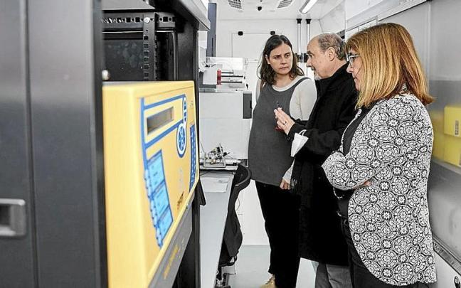 La viceconsejera de Sostenibilidad Ambiental, Amaia Barredo, con la alcaldesa, Aitziber Oliban. La viceconsejera de Sostenibilidad Ambiental, Amaia Barredo, con la alcaldesa, Aitziber Oliban.