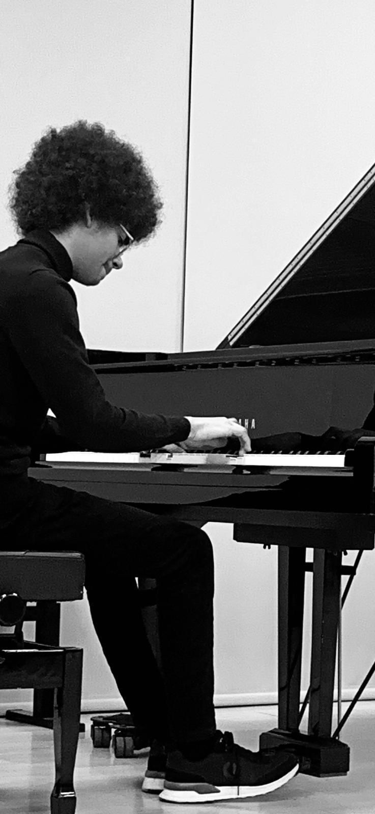 El piano es el compañero de viaje de Jon Mestre, que se está formando en Madrid.