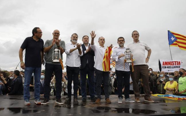 Josep Rull, Raül Romeva, Jordi Cuixart, Oriol Junqueras, Jordi Turull, Jordi Sànchez y Joaquim Forn, cuando se hizo efectivo el indulto. Josep Rull, Raül Romeva, Jordi Cuixart, Oriol Junqueras, Jordi Turull, Jordi Sànchez y Joaquim Forn, cuando se hizo efectivo el indulto.