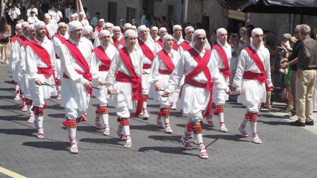 Sahatsa Dantza Taldea protagonizó el pasado domingo la jornada dedicada a los jubilados en las fiestas de San Juan.