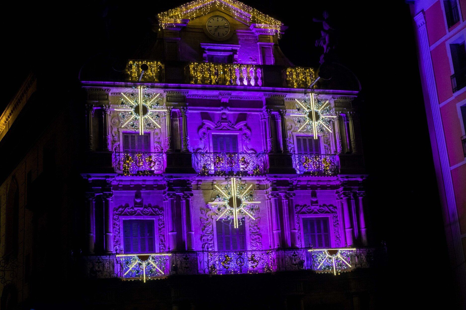 'Videomapping' en el ayuntamiento de Pamplona por Navidad.