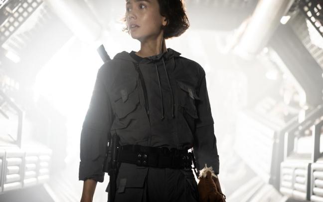 Sydney Chandler, protagonista de ‘Alien: Planeta Tierra’, en una escena de la serie