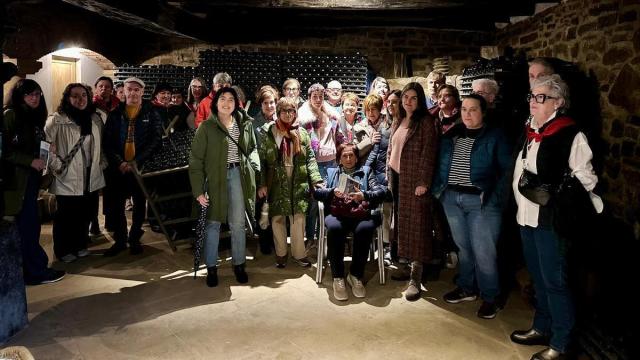 La presentación del folleto tuvo lugar ayer a la tarde en la txakolinería Beldui