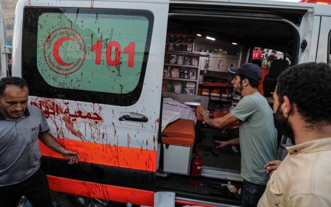 Imagen de una ambulancia en Gaza tras ser atacada por Israel. Imagen de una ambulancia en Gaza tras ser atacada por Israel.