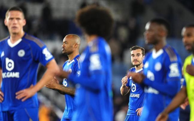 Los jugadores del Leicester, tras firmar el descenso a la League One, la tercera categoría del fútbol inglés.