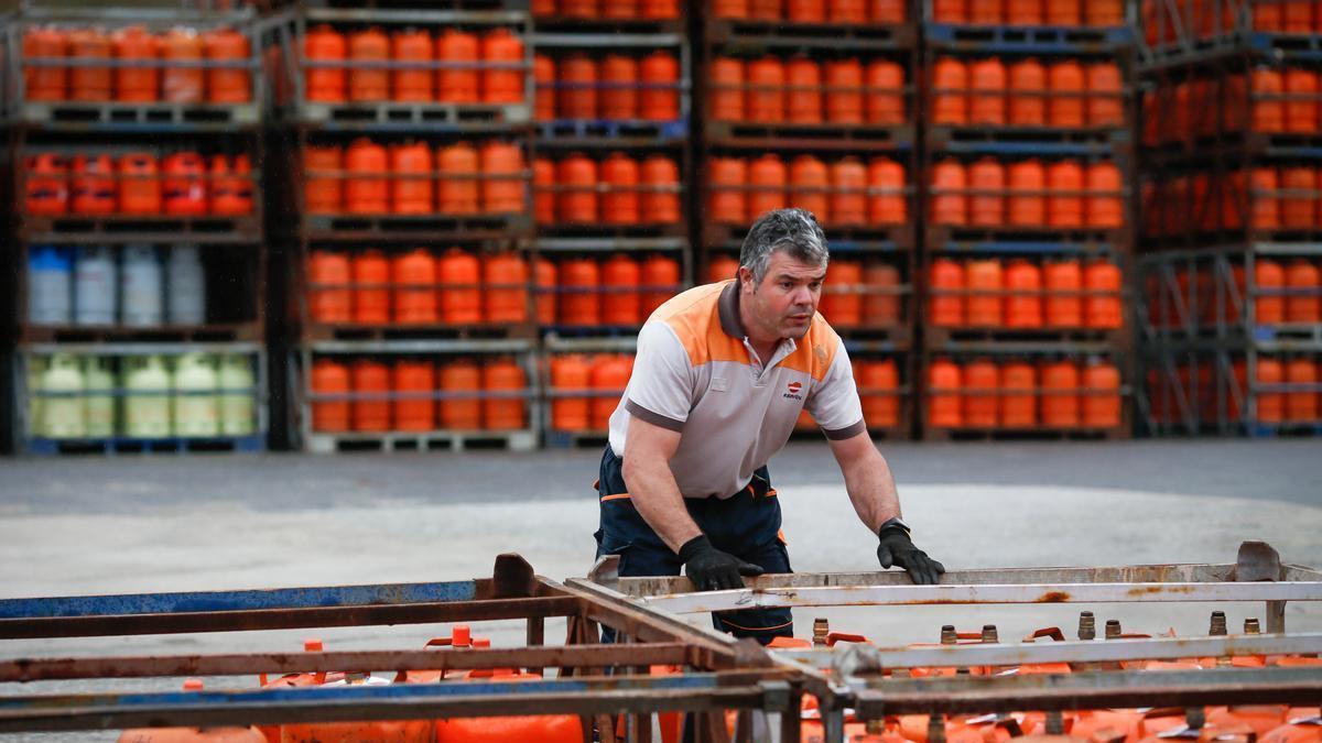 La bajada de precio se debe a una caída del coste de la materia prima.