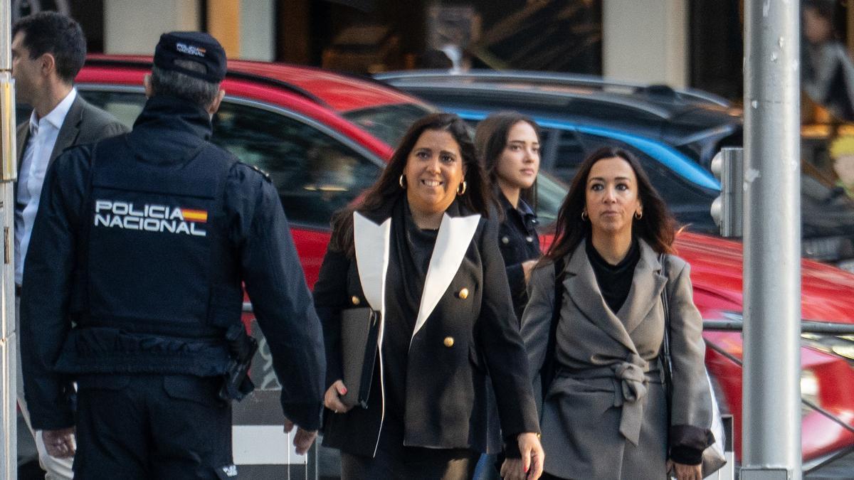 La jueza que investigó al hermano de Pedro Sánchez, Beatriz Biedma, a su llegada a la Audiencia Nacional.