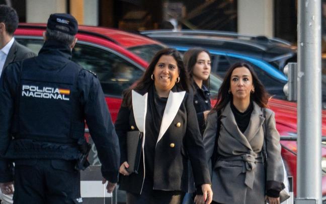 La jueza que investigó al hermano de Pedro Sánchez, Beatriz Biedma, a su llegada a la Audiencia Nacional.
