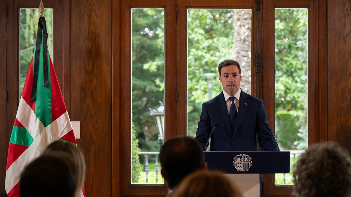 Pradales ensalza a Garaikoetxea como arquitecto del autogobierno y "artífice del renacer de la identidad vasca".