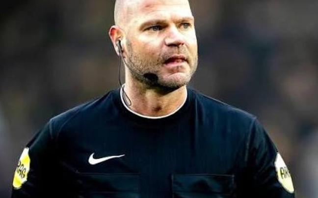 Rob Dieperink fue árbitro de la Eredivisie desde 2017 y formó parte del cuerpo de VAR en la Eurocopa 2024 en Alemania