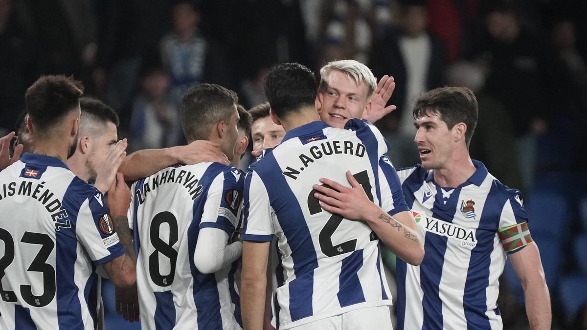 La Real celebra uno de los goles anotados frente al Midjylland. / RUBÉN PLAZA