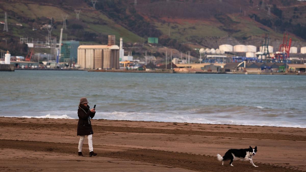 playa de Ereaga en una foto de archivo