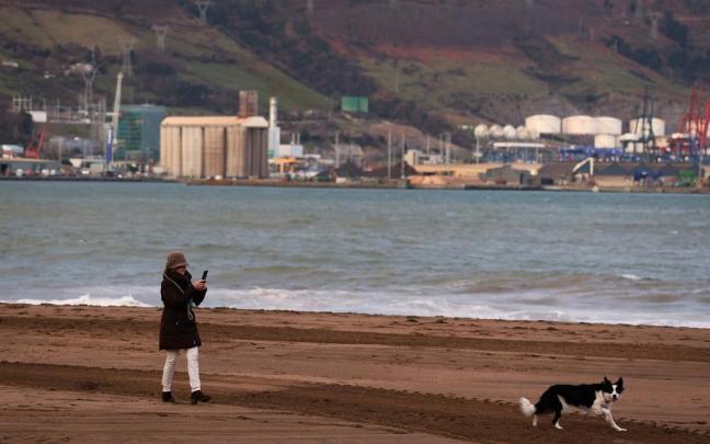 playa de Ereaga en una foto de archivo