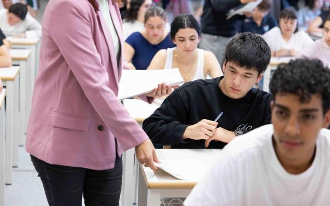 Estudiantes en la Prueba de Acceso a la Universidad.