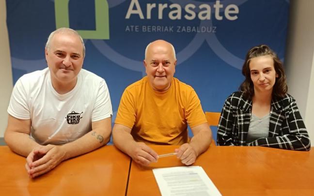 Los ediles Kepa Urteaga y Joseba Ezpeleta, y la concejala Eva Abuin en la presentación de la propuesta del Gobierno para las Ordenanzas Fiscales de 2027.