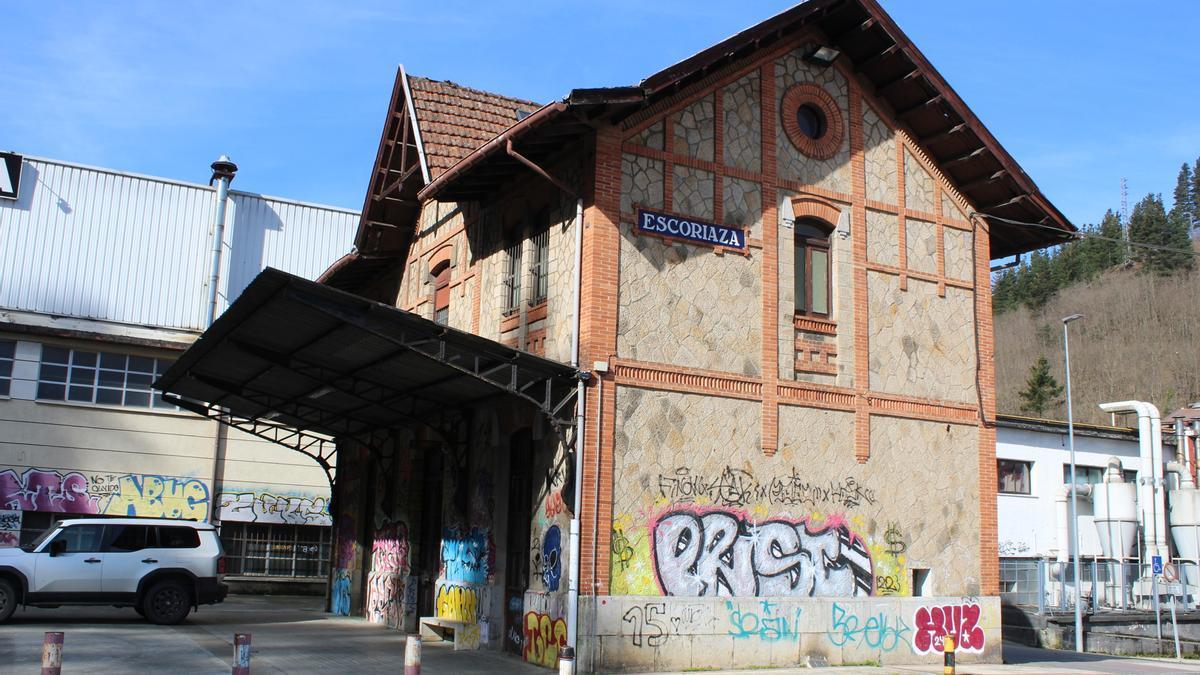 Imagen de la vieja estación del Vasco-Navarro de Eskoriatza.