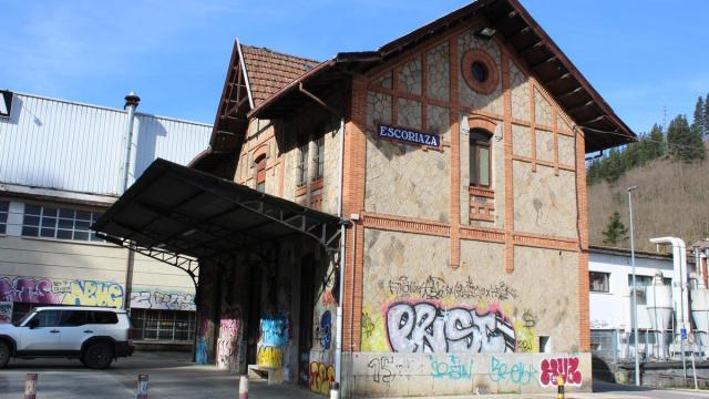 Imagen de la vieja estación del Vasco-Navarro de Eskoriatza.