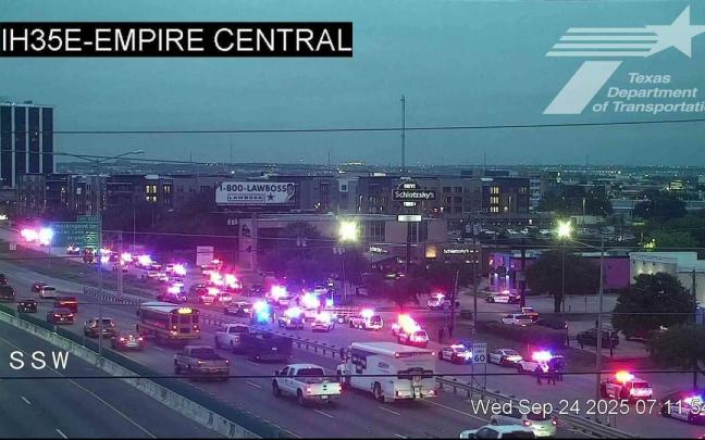 Numerosos coches de policía en la zona donde se ha producido el tiroteo.