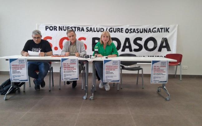 Igor Medrano, Manel Ferrán y Mariaje Alfonso, esta mañana en la rueda de prensa celebrada en la Asociación de Vecinos del Centro de Irun. / A.M.S. Igor Medrano, Manel Ferrán y Mariaje Alfonso, esta mañana en la rueda de prensa celebrada en la Asociación de Vecinos del Centro de Irun.