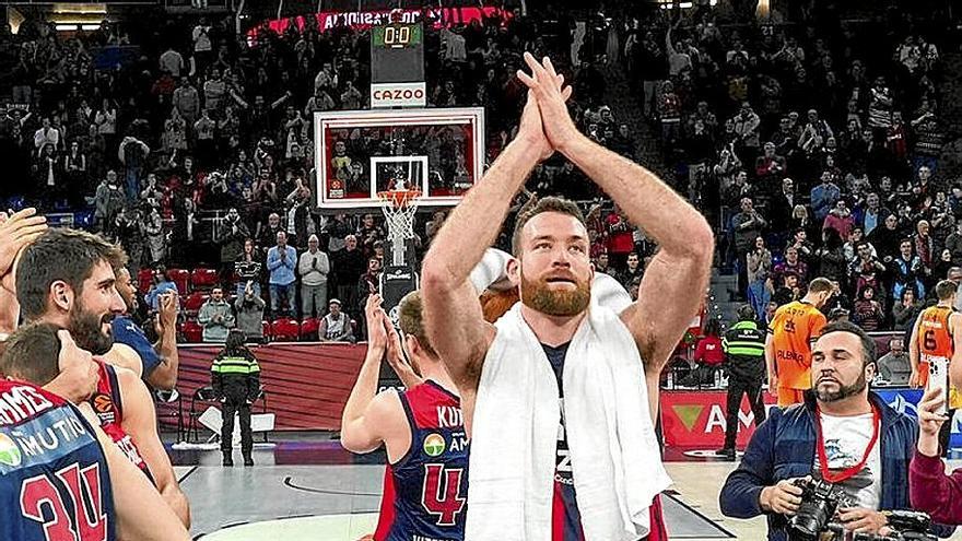 Costello celebra el triunfo ante el Valencia Basket. | FOTO: JORGE MUÑOZ