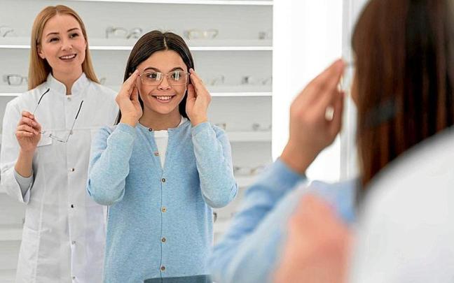 La miopía es un problema al alza entre la población más joven que también obliga al uso de gafas o lentillas.