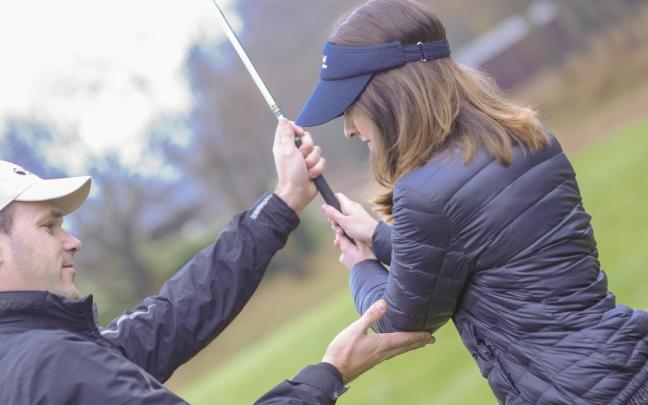 Arabako Golf Federazioa ofrece Bautismos y Cursos Colectivos para aprender golf.