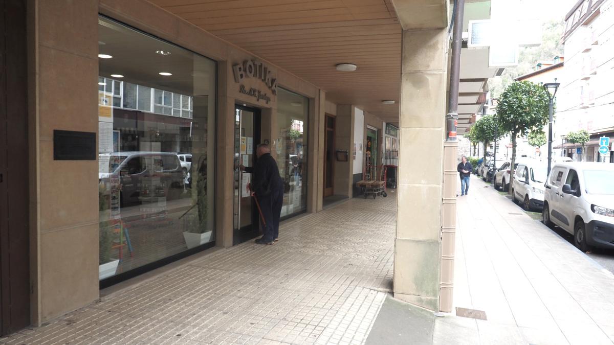 Vista de la farmacia de Zestoa que se ha sumado al protocolo de mejora de la eficiencia en el uso de medicamentos por personas mayores y vulnerables