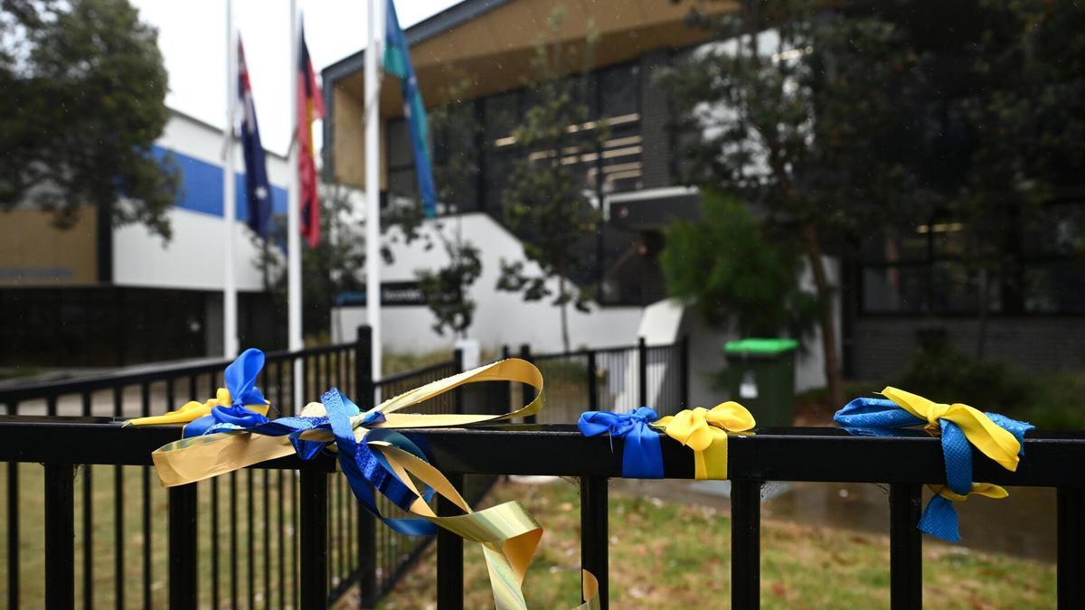 Homenaje en recuerdo de las jóvenes fallecidas tras ingerir alcohol adulterado en la turística Vang Vieng (Laos).