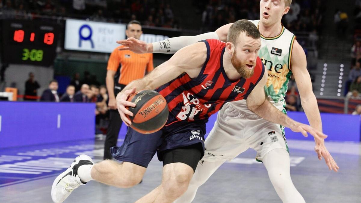 Costello deja atrás a Hakanson