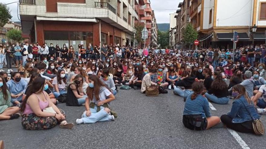 Permanece ingresado el joven que sufrió una brutal paliza en Amorebieta