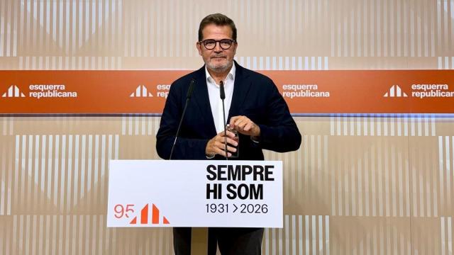 El vicesecretario de Comunicación y portavoz de ERC, Isaac Albert, en rueda de prensa.