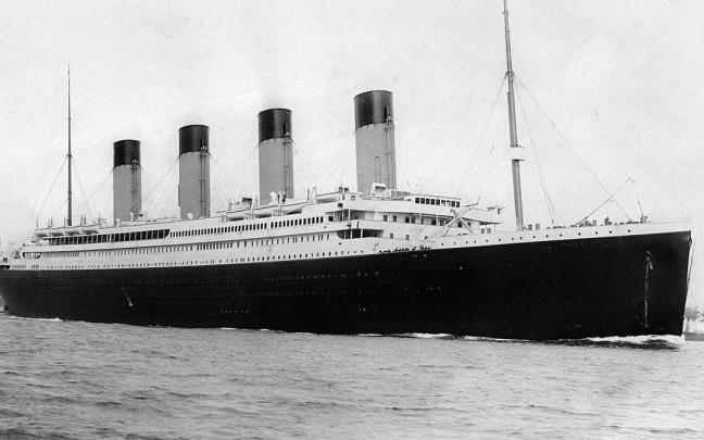 El Titanic zarpando de Southampton el 10 de abril de 1912. El Titanic zarpando de Southampton el 10 de abril de 1912.