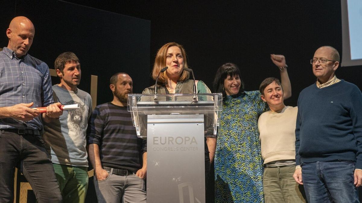 Edurne Basterra y su equipo en la Asamblea General de UAGA