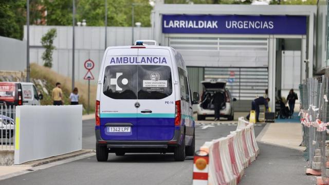 Una ambulancia en las Urgencias / Pilar Barco Una ambulancia en las Urgencias