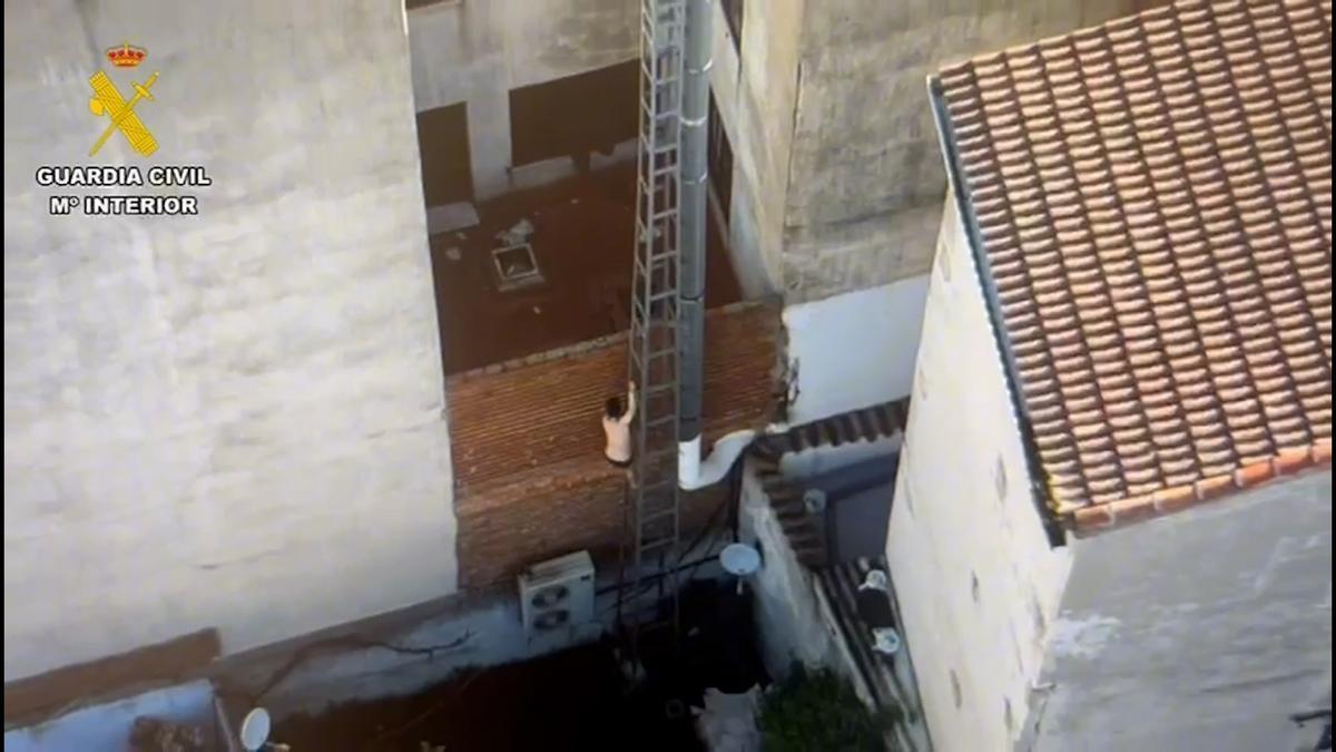 Detenido un agresor de viogen que intentó huir de los agentes saltando por los tejados