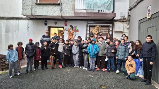 Visita escolar a la sede de Burdina.