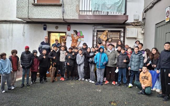 Visita escolar a la sede de Burdina.