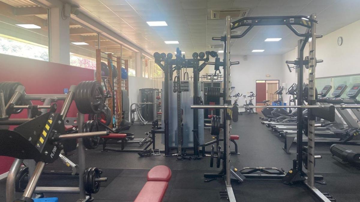 El gimnasio del polideportivo El Jaro extiende su periodo de apertura hasta el 15 de agosto