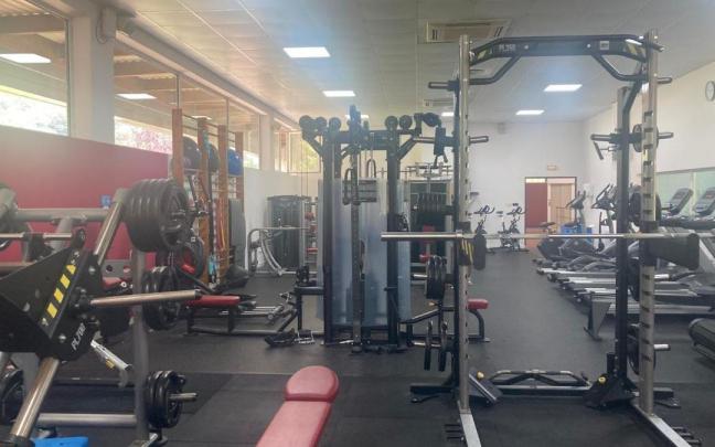 El gimnasio del polideportivo El Jaro extiende su periodo de apertura hasta el 15 de agosto