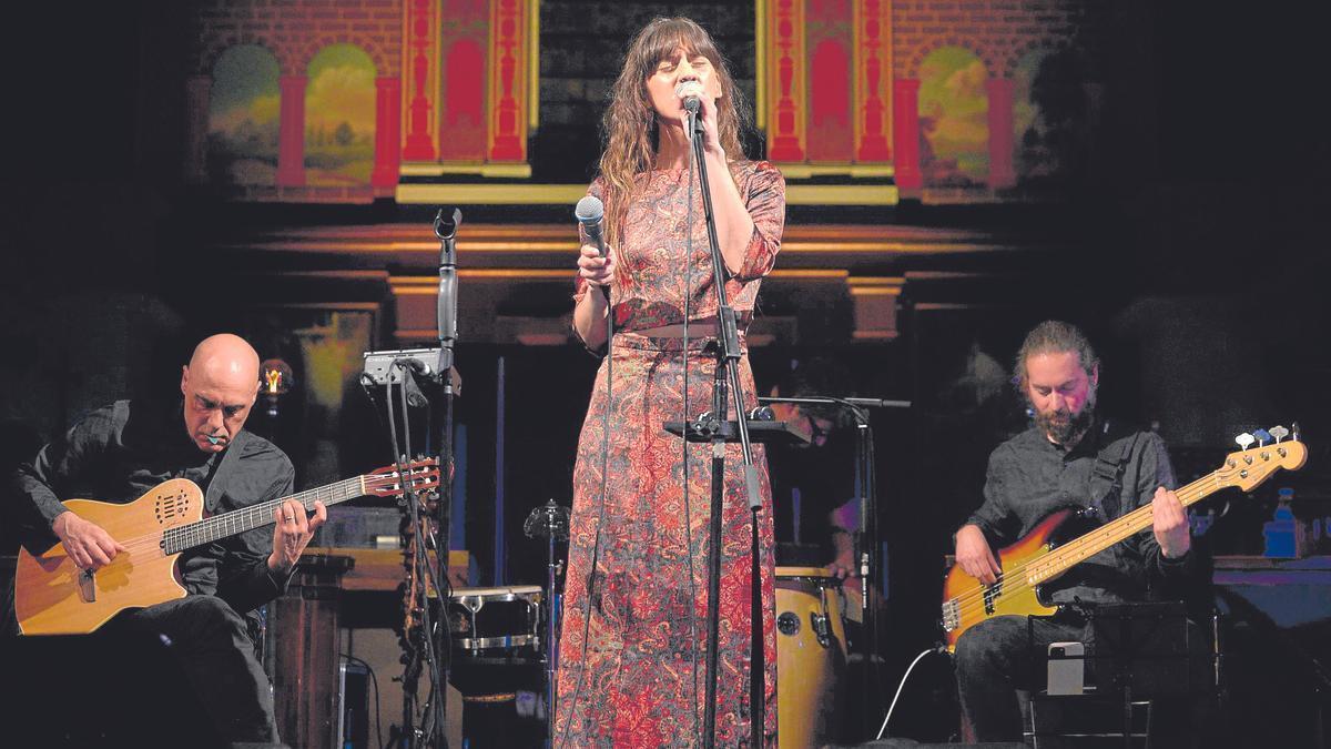 El álbum ‘Asteartea’de Bea Asurmendi ha sido elogiado en medios especializados.