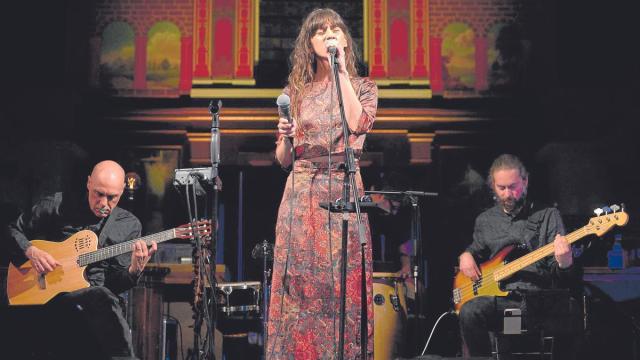 El álbum ‘Asteartea’de Bea Asurmendi ha sido elogiado en medios especializados.