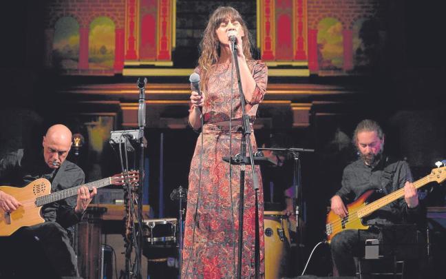 El álbum ‘Asteartea’de Bea Asurmendi ha sido elogiado en medios especializados.