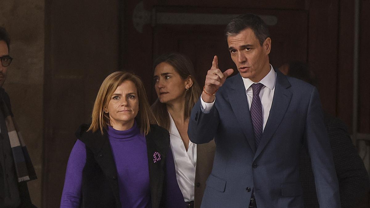 La delegada del Gobierno en Valencia, Pilar Bernabé y el presidente del Gobierno, Pedro Sánchez