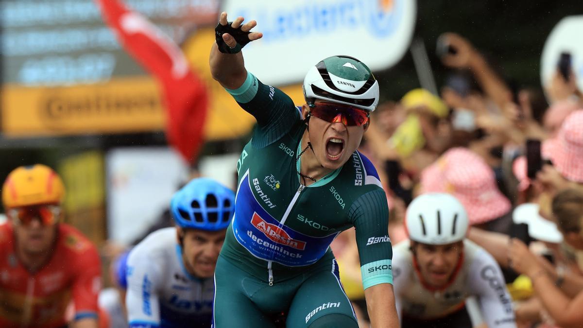 Philipsen festeja la cuarta victoria en el Tour.