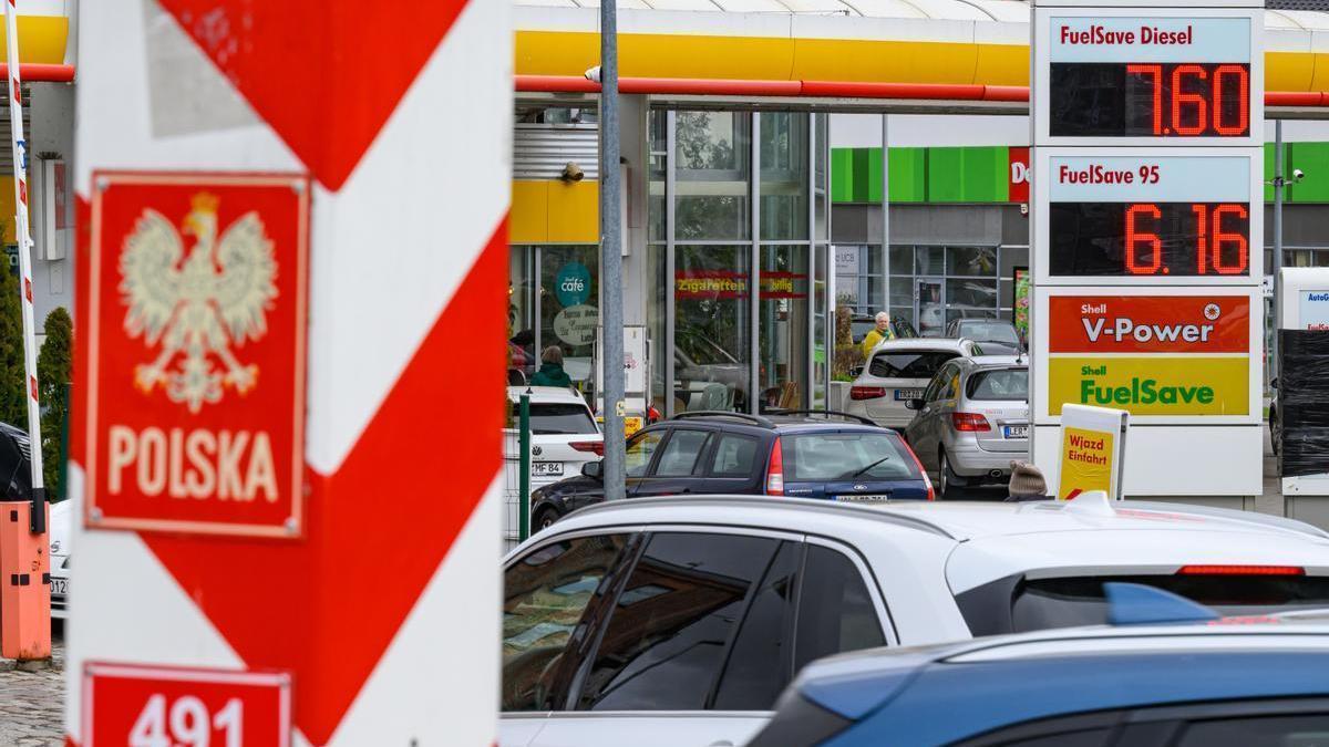 Los precios del petróleo han aumentado un 60 % en un mes de guerra.